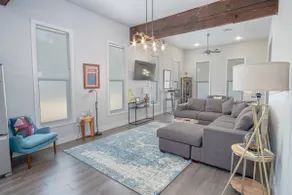 Take in Luxury & Comfort Family Haven Near DT - Image 3