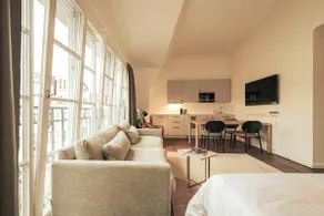 Luxe Penthouse Studio & Kitchen, near Top Museums - Image 2