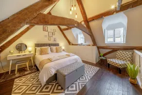 *NEW* Wardall's Cottage - Central Location! - Image 2
