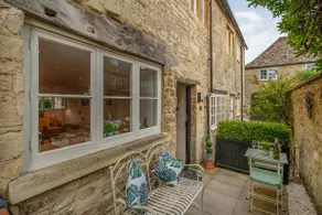 *NEW* Wardall's Cottage - Central Location! - Image 5