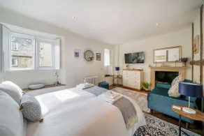 *NEW* Wardall's Cottage - Central Location! - Image 3