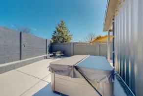 Casita Container w/Hot tub & King Bed On One Floor - Image 2