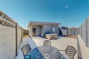 Casita Container w/Hot tub & King Bed On One Floor - Image 4