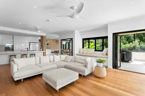 A r é s l Luxe Oceanfront Residence - Image 3