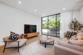Sun inspired Lux Apt with >160 sqm Garden - Image 4