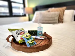 *Stylish suite downtown with FREE parking and GYM* - Image 5