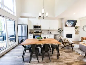 Modern 3 Bdrm Townhome w Pool, Mtn Views & AC - Image 2