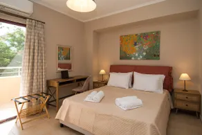 Akrotiri Sea View Suites - Image 5