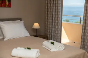 Akrotiri Sea View Suites - Image 4