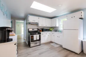 Cozy Pet Friendly Plymouth Cottage by The Beach - Image 3