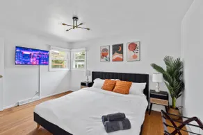 Spacious Family Retreat w Hot Tub & Movie Lounge - Image 5