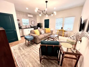 Peacock Cottage | 3blks to dwntwn | King Bed - Image 4
