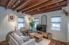 The Hideaway Cottage - Entire Home in Fox Point! - Image 4