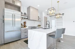 Luxury Modern Home/ Pets OK & FREE EV - Image 4