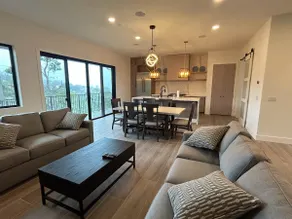 Luxury Modern Home/ Pets OK & FREE EV - Image 5