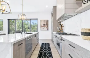 Luxury Modern Home/ Pets OK & FREE EV - Image 3