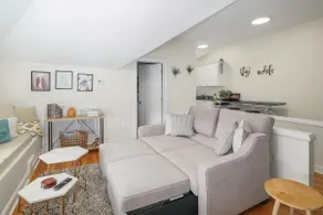 1 Bdrm Apt for Perfect Lil Getaway w/Free Parking - Image 2