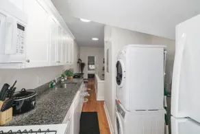 1 Bdrm Apt for Perfect Lil Getaway w/Free Parking - Image 4