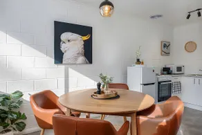 Cosy apartment 10 mins from city centre - Image 5