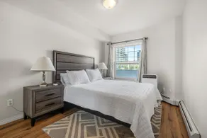 Cozy downtown apartment (Entire Condo+ Parking) - Image 5