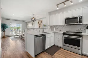 Cozy downtown apartment (Entire Condo+ Parking) - Image 2