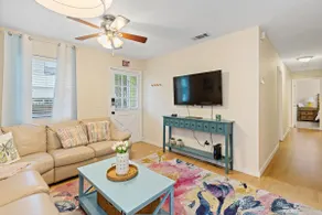 Flip Flop Cottage: Cozy Backyard/Fire Pit/Near DT! - Image 5