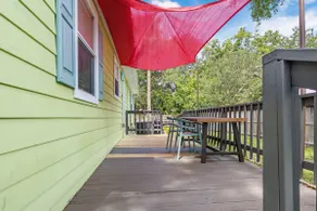 Flip Flop Cottage: Cozy Backyard/Fire Pit/Near DT! - Image 3