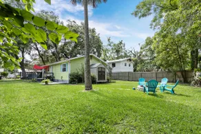 Flip Flop Cottage: Cozy Backyard/Fire Pit/Near DT! - Image 2