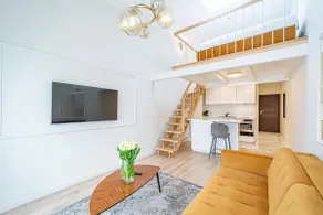 Modern Loft Apartment w/free parking No.3 - Image 2
