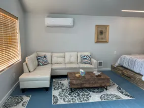 Fun studio, close to downtown, pet welcome - Image 3