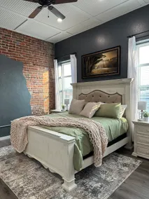 Downtown apartment in historic Mena with hot tub - Image 4