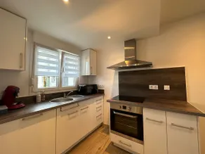 Beautiful 4 bedroom in a green setting - Image 4