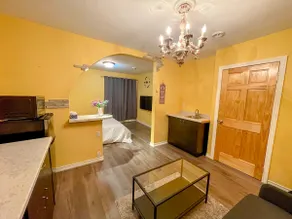Short walk to the falls 2room luxury free parking - Image 4