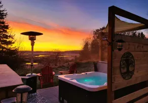 Moonbrook Manor Guest Suite With Outdoor Hot Tub - Image 4