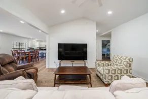 4BR Beautiful and Spacious Lakehouse - Image 2