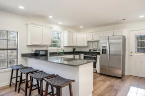 4BR Beautiful and Spacious Lakehouse - Image 4