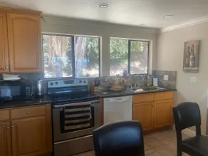 Enjoy amazing 2 bedroom house. 3 beds. - Image 2