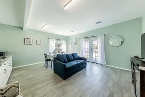 Stylish Duplex in Hutto Minutes from Kalahari - Image 5