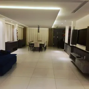 High-end house with 4 air-conditioned en-suites. - Image 4