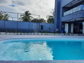 High-end house with 4 air-conditioned en-suites. - Image 2
