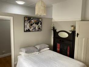 Stylishly renovated bungalow - Image 2