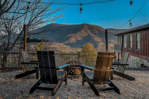 A-Frame, A+ Views, 2 Kings, Jacuzzi, 15min to Town - Image 3