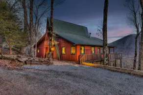 A-Frame, A+ Views, 2 Kings, Jacuzzi, 15min to Town - Image 5