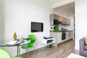 2 Berth Luxury Lakeside Apartment - Image 5
