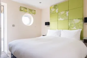 2 Berth Luxury Lakeside Apartment - Image 3