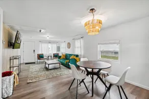 Splash of Sunshine | 2 Bed 1 Bath - Image 4