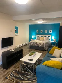 Peet Place: Cozy suite close to new hospital - Image 5