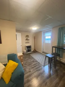 Peet Place: Cozy suite close to new hospital - Image 3