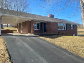 Newly renovated home in Marion! - Image 2