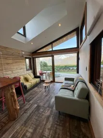 Boutique cabin with tinaja (traditional wooden soaking tub) in Pucón - Image 4